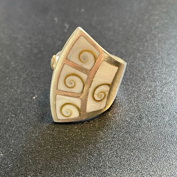 Unique Ring - Sterling Silver with Shell inlay - Picture 2 of 4